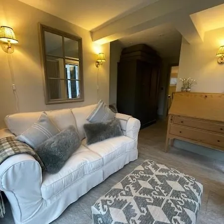 Hidden Stay, Elegant With Free Parking