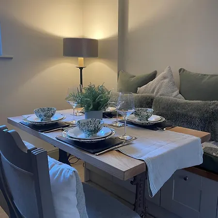 Hidden Stay, Elegant With Free Parking *