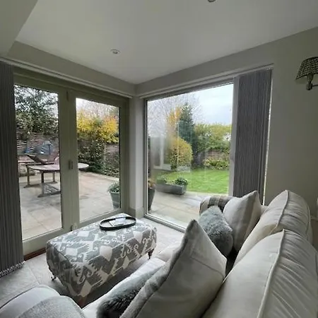 Hidden Stay, Elegant With Free Parking *