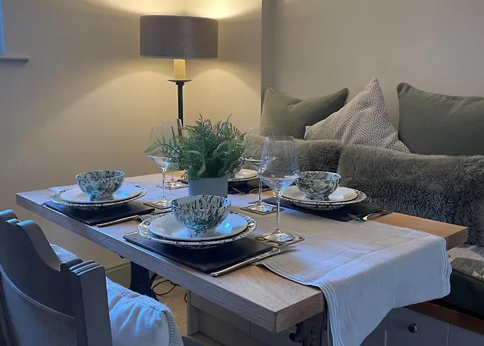 Hidden Stay, Elegant With Free Parking *