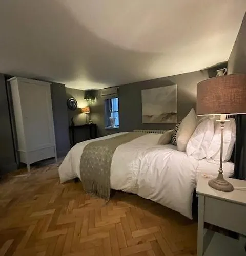 Hidden Stay, Elegant With Free Parking